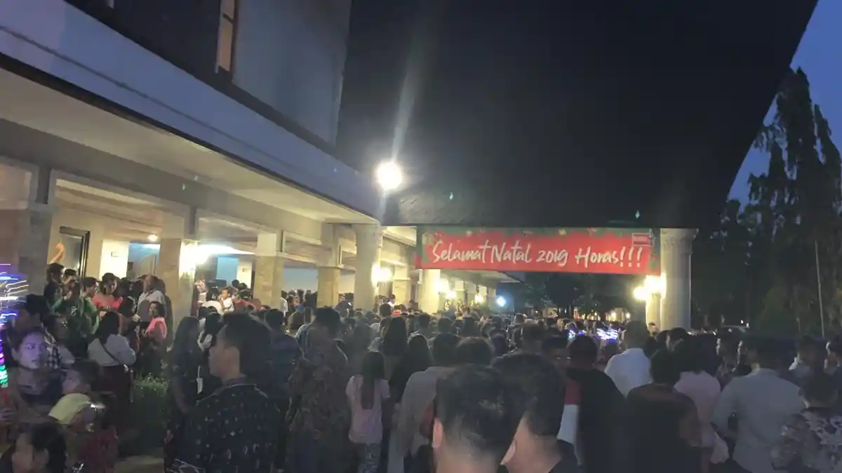 Ribuan Warga Batak Antre Hadiri Natal Batak Bersatu