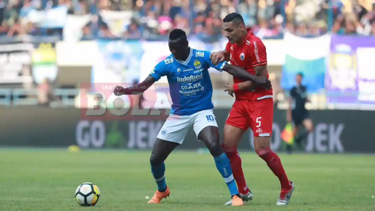 Striker Persib Bandung Ezechiel Dapat Pengawalan Ketat dari Bek Persija Jakarta, Maman Abdurrahman