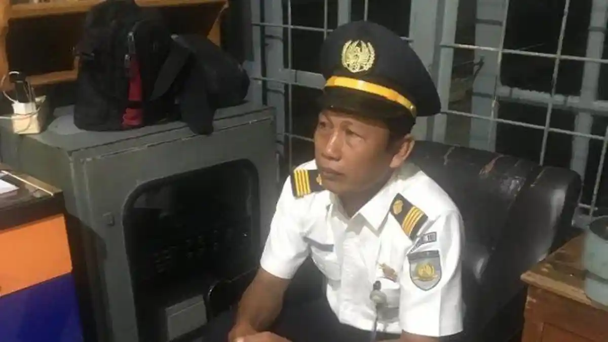 BREAKING NEWS: Penumpang Kereta Api Sindang Marga Tertahan 3 Jam di Stasiun Lahat