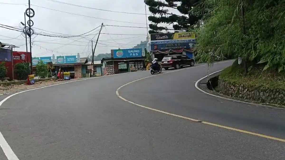 Terungkap! Ini Identitas Pria Berbaju Merah yang Tewas Terlindas Bus di Riung Gunung Puncak Bogor