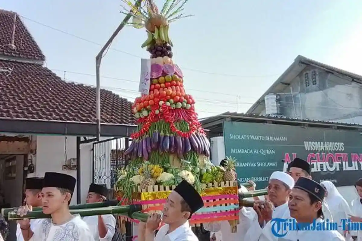 Meriah! Warga Jember Gelar Grebek Gunungan, Peringati Maulid Nabi Muhammad 1447 H