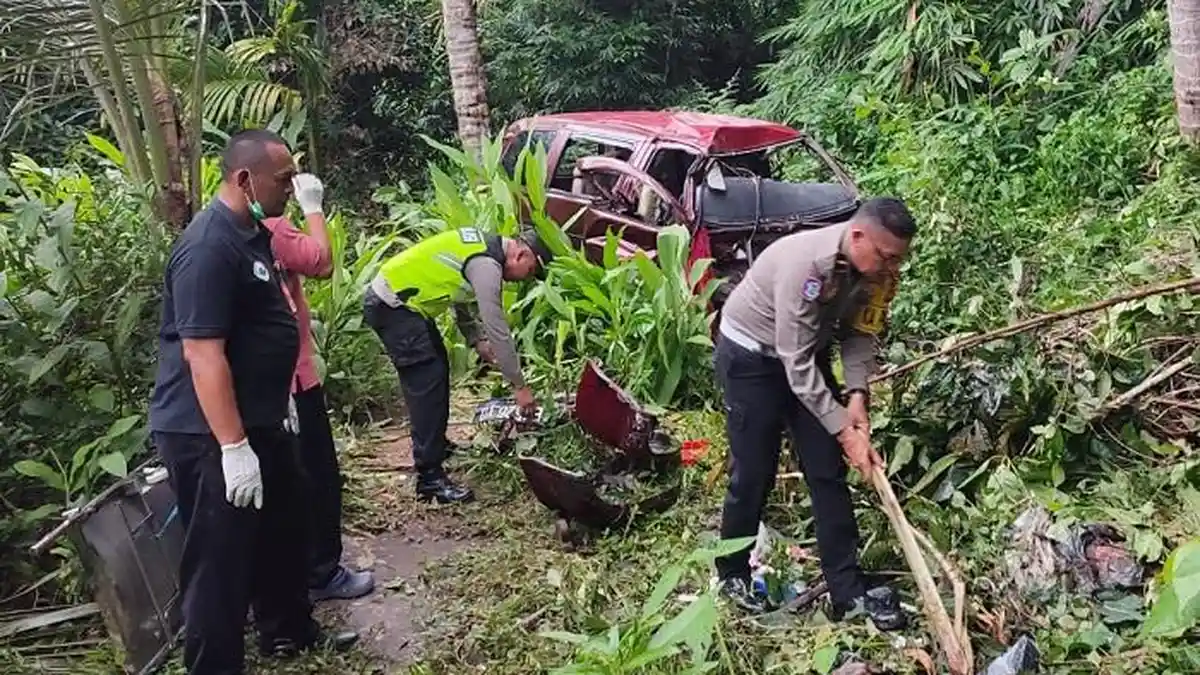 Espass Terjun ke Jurang 10 Meter Laka Maut di Tabanan Bali, Dua Tewas Termasuk Balita 4 Tahun