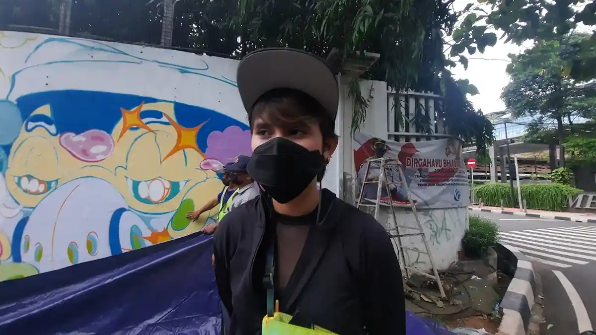 Dilukis Tujuh Seniman Mural, Tembok Gedung Kompas Gramedia Jadi Galeri Sepanjang 110 Meter