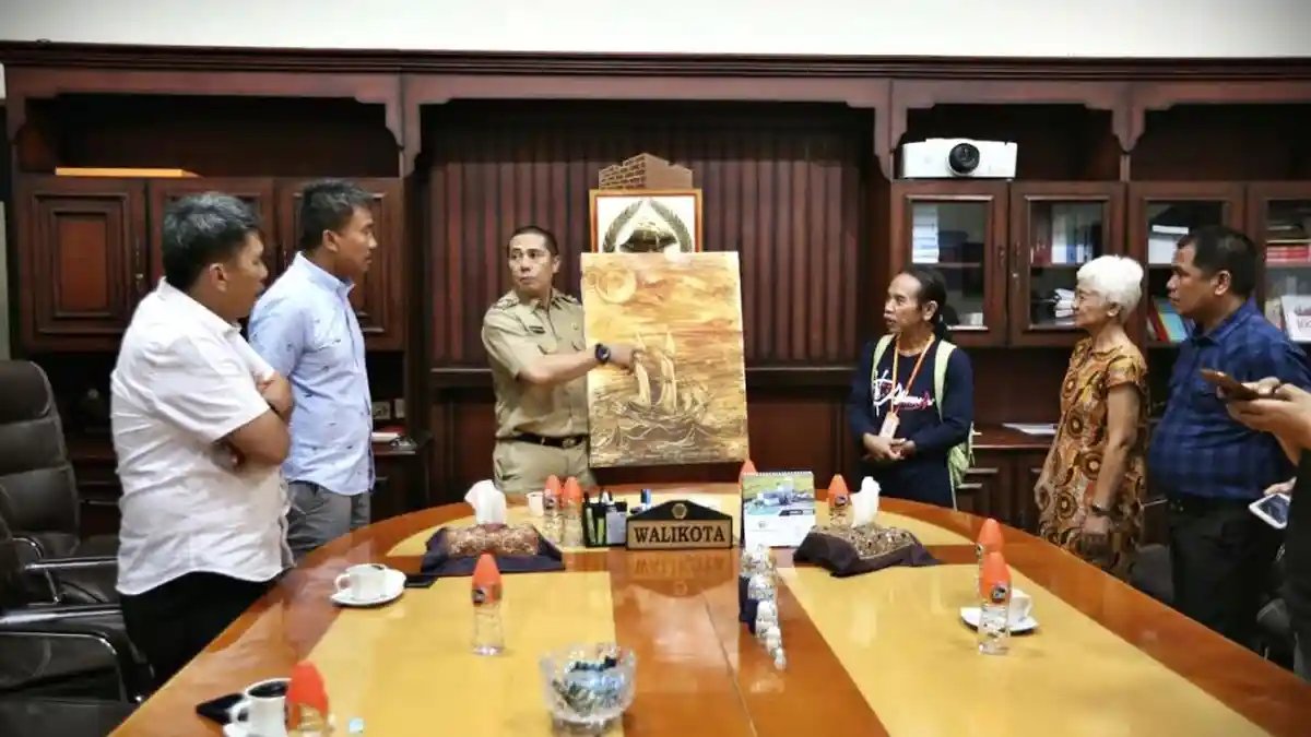 FOTO: Lukisan Tanah Liat Zaenal Daeng Beta untuk Deng Ical - lukisan2_20180227_201959.jpg