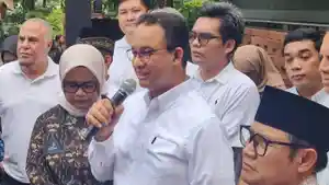 Anies-Baswedan-dan-istri-di-kediamannya-Lebak-Bulus.jpg