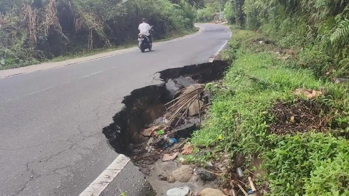 Jalinsum Sidikalang-Subulussalam Ambruk, Bahayakan Pengendara yang Melintas