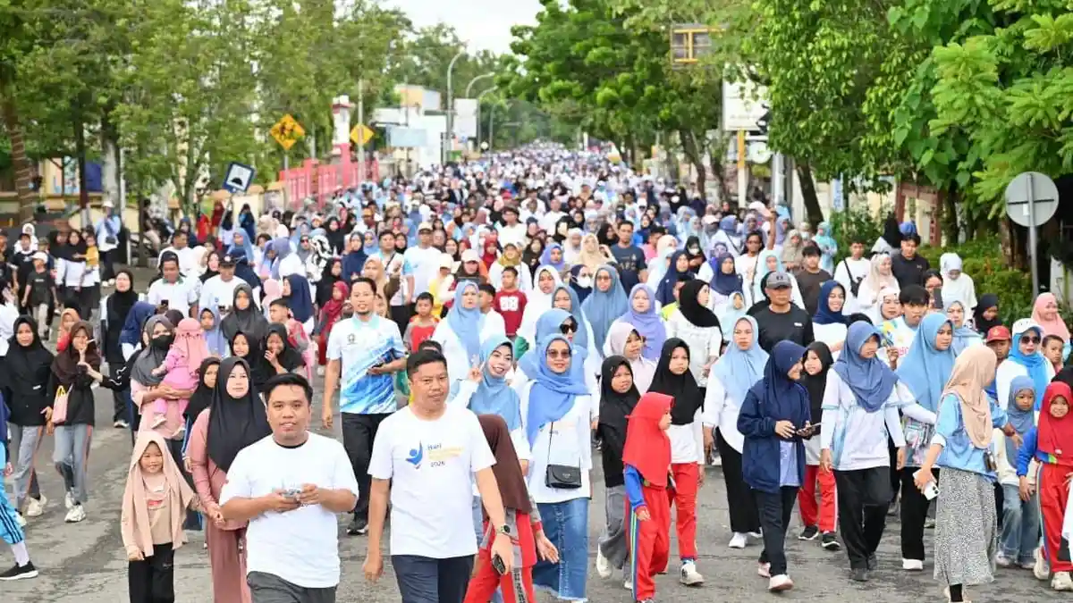 10 Ribu Warga Sinjai Ikuti Jalan Santai Hardiknas, Berhadiah Umroh