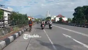 Cuaca-di-sekitar-kawasan-Fly-Over-Purwosari-Solo-Jawa-Tengah-pada-Jumat-852026.jpg