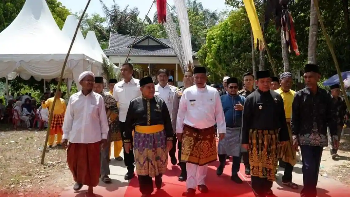 Bupati dan Wabup Rohul Kompak Lestarikan Budaya Mandailing Lewat ...