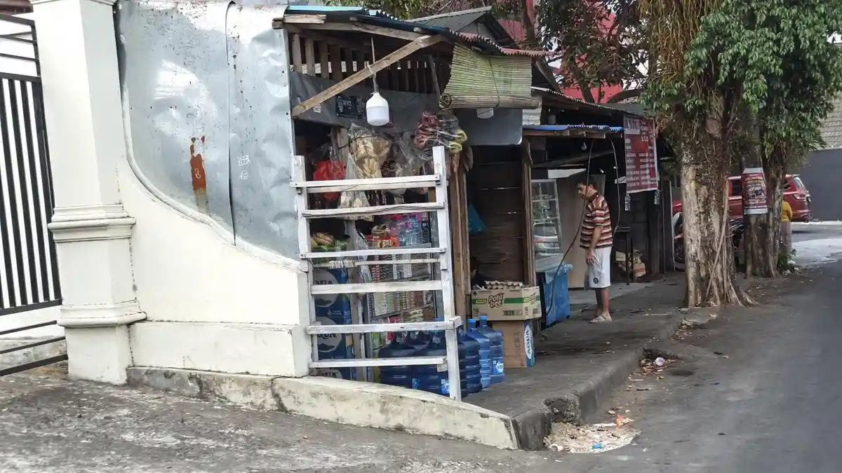 BBM Jenis Pertalite Sulit Didapat, Kios Pengecer di Manado Ikut Kosong