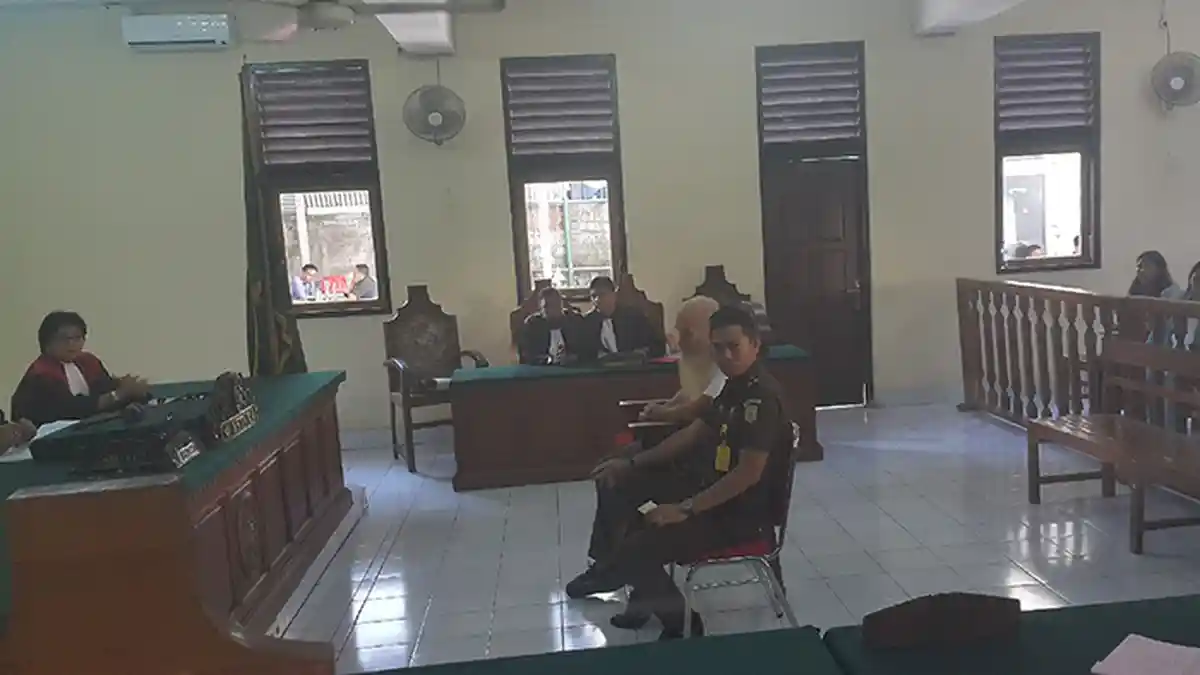 Kuasa Hukum Bule Paedofil Bakal Laporkan Nyoman Seni dan Wiwit