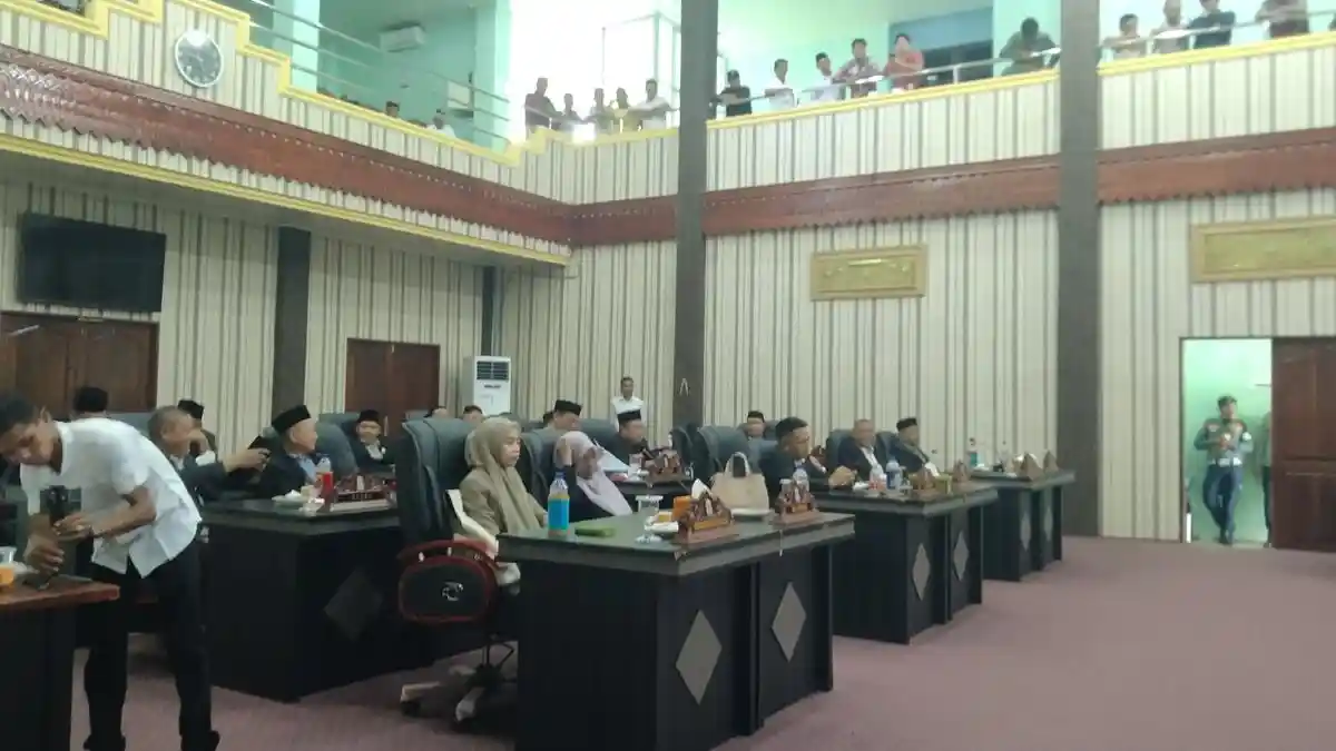 BREAKING NEWS - Mayoritas Fraksi DPRK Aceh Singkil Tolak Raqan APBK 2026