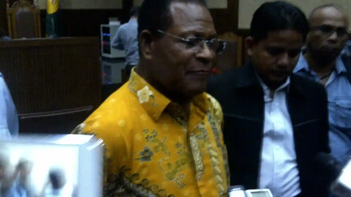 Barnabas Suebu Divonis 4 Tahun 6 Bulan Penjara