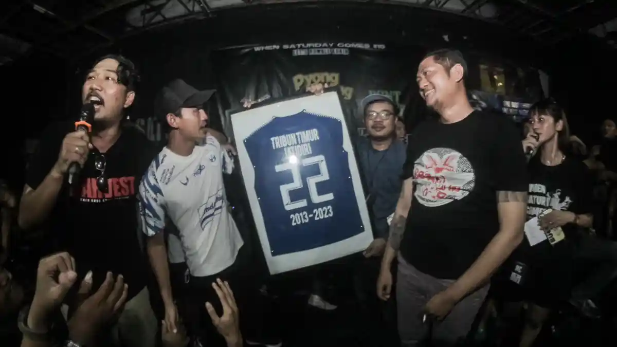 Tinggalkan PSIS, Hari Nur Yulianto Digondeli Semarang Fans, Dapat Penghargaan Khusus