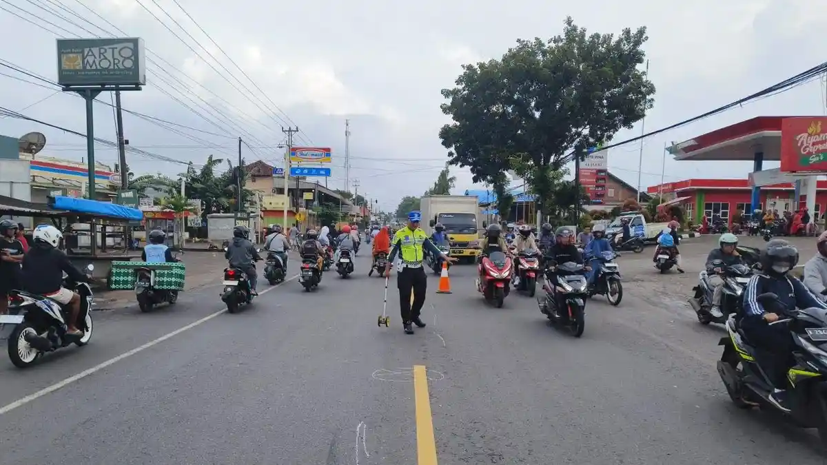 Kecelakaan Karambol di Depan SPBU Krasak Jepara: Libatkan 1 Mobil dan 3 Motor, Satu Korban Tewas