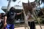 Demo Tuntut KPK Tangkap Atut