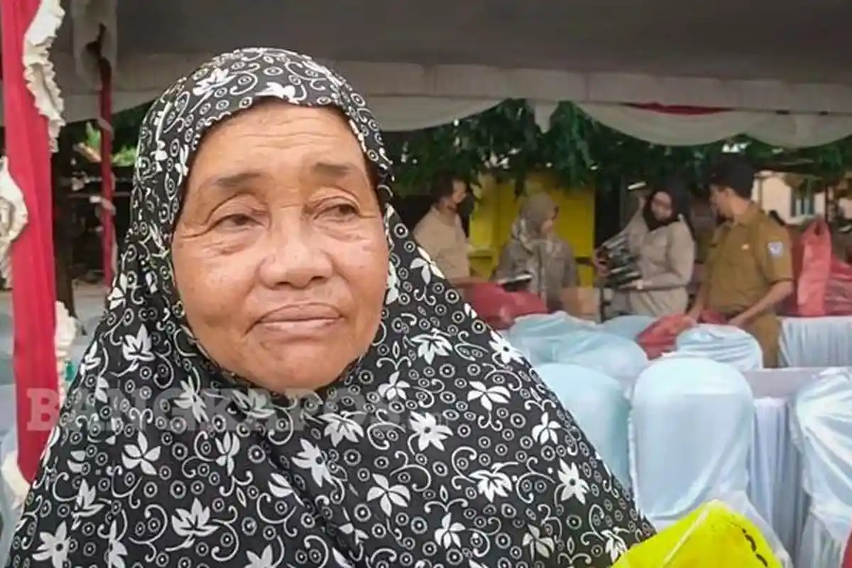 Harga Cabai Capai Rp80.000, Pasar Murah Jadi Primadona Warga Bangka Selatan - 20251118-Masila-58-warga-yang-ikut-dalam-operasi-pasar-murah.jpg