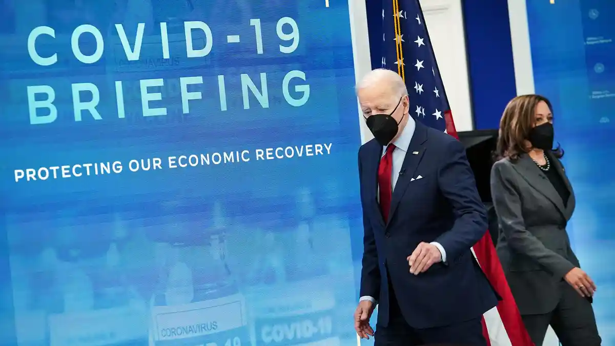 Biden Gandakan Alat Tes Covid Gratis dan Kerahkan Nakes ke 6 Negara Bagian yang Hadapi Kasus Omicron