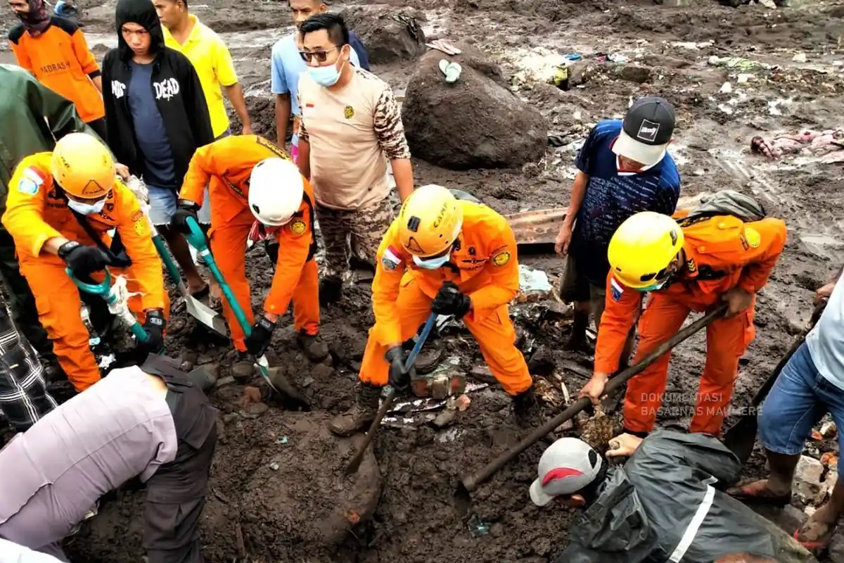 Kepala BNPB Doni Monardo Tinjau Lokasi Banjir Bandang dan Longsor Adonara Flores Timur, NTT