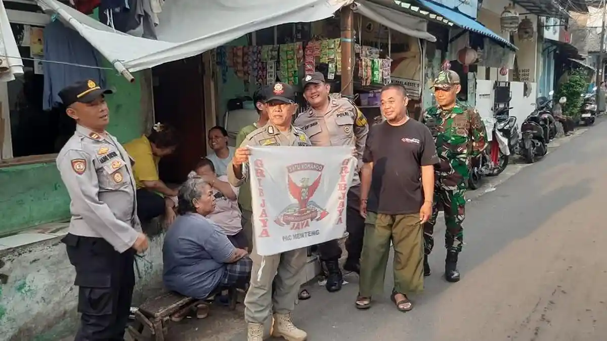 Bikin Resah, Polisi Copot Semua Bendera Ormas Hercules Hingga Pemuda Pancasila di Menteng Jakpus