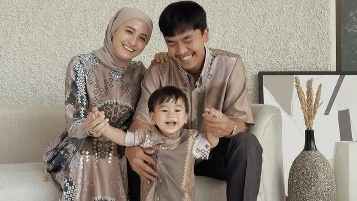 UPDATE STYLE Baju untuk Lebaran 2021: CEK Outfit yang Lagi Hits buat Lebaran