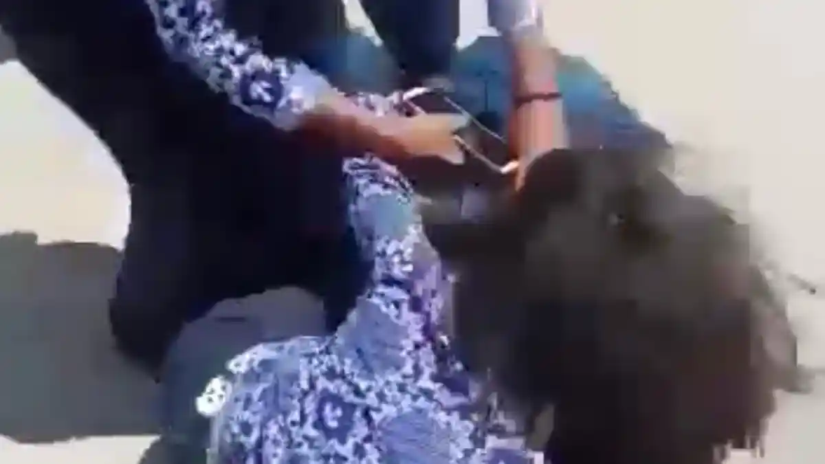 VIDEO Dua Siswi Polman Berkelahi di Pasar Viral di Media Sosial