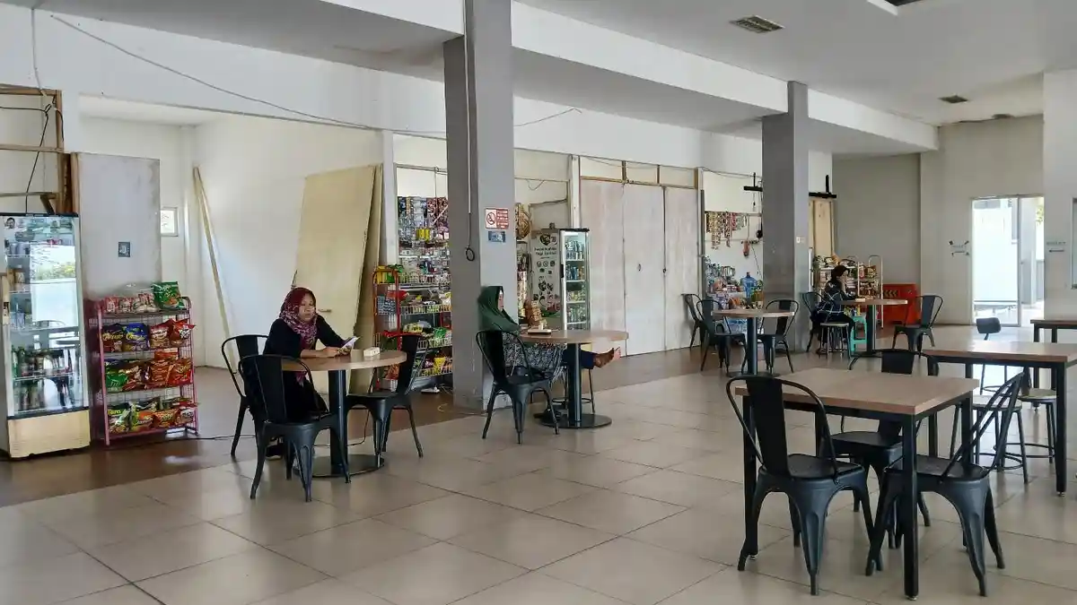 Pedagang Terminal Bulupitu Banyumas Keluhkan Sepinya Pemudik