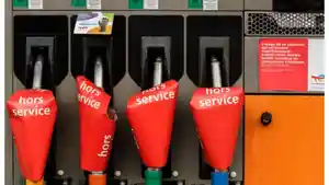 Stok-BBM-SPBU-Prancis-kosong.jpg