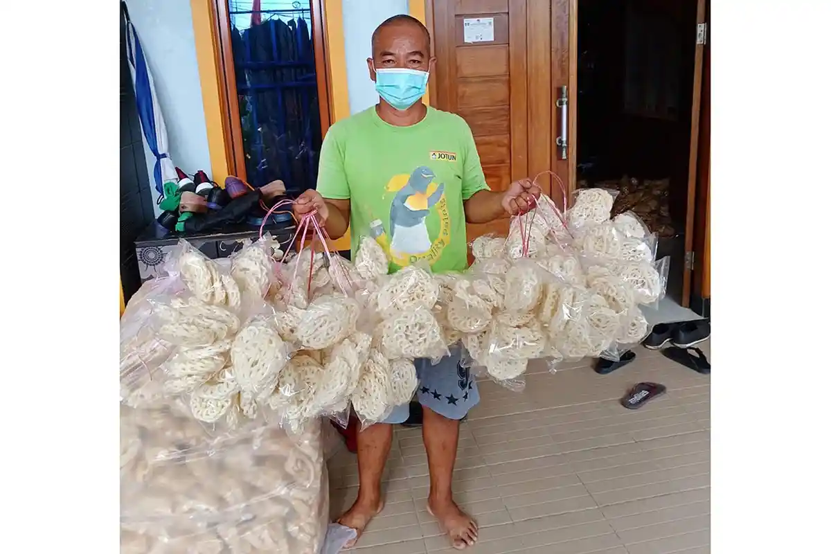 KISAH Sukses Penjual Kerupuk di Batam, Bermodal Rp 1, 5 Juta Kini Wiyono Punya 7 Karyawan