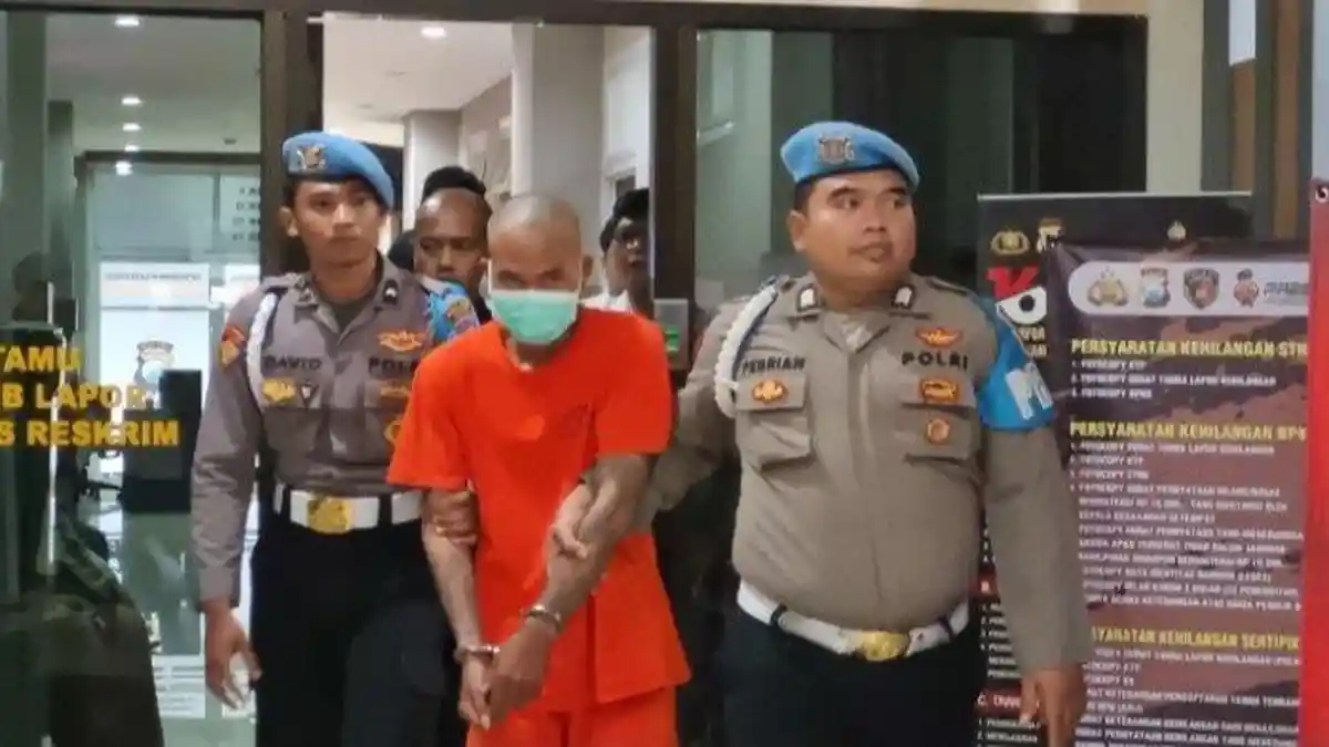Tidak Terima Diejek, Pria Bertato di Gresik Jatim Bacok Tetangga