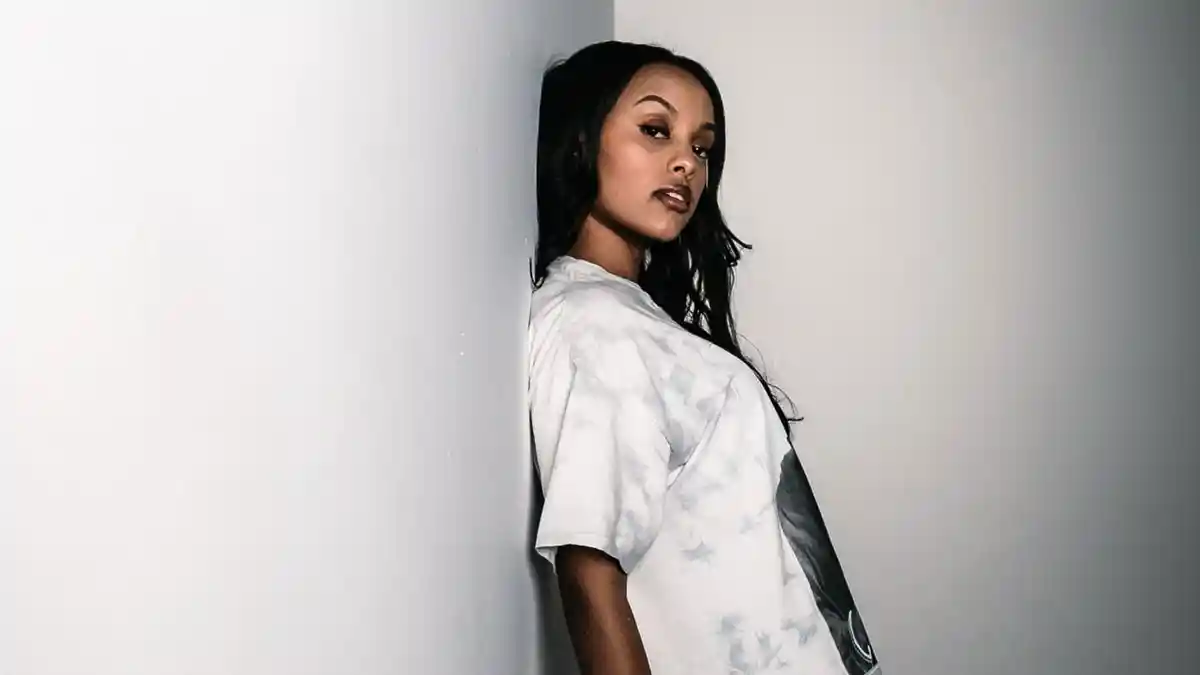 Lirik dan Terjemahan Lagu Dandelions - Ruth B: and I See Forever in Your Eyes