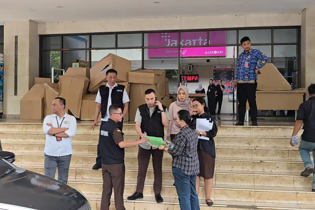 BREAKING NEWS Kejari Jaktim Geledah Kantor Sudin PPKUKM Jakarta Timur Terkait Dugaan Korupsi