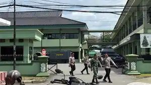 20260408_Markas-Korem-091ASN-Samarinda-dijaga-ketat-ratusan-aparat-jelang-aksi-solidaritas.jpg