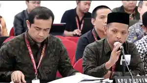 KPU-Provinsi-Jambi-mendapatkan-prores-dari-Saksi-PDIP-pada-saat-rapat-pleno-rekapitulasi.jpg