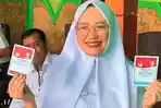 Calon-Wakil-Bupati-Bojonegoro-Farida-Hidayati-saat-mencoblos-di-TPS-14-Kelurahan-Ledok-Kulon.jpg