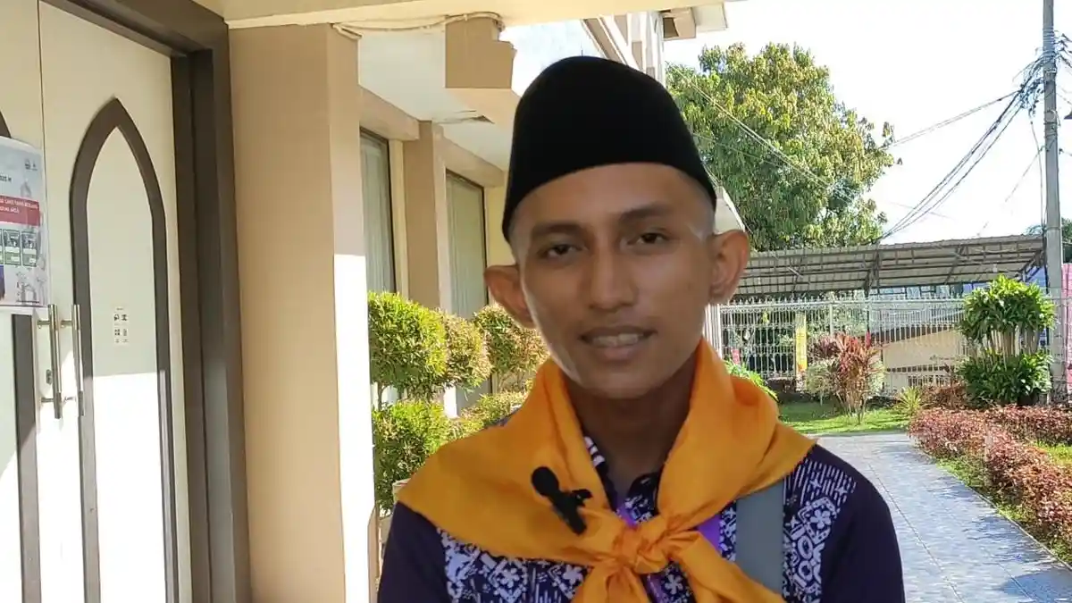 Gantikan Ayahnya yang Wafat, Faril Anwar Sabir Jadi Jamaah Haji Termuda Maluku Utara