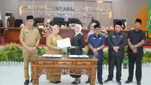 Plt-Bupati-Langkat-Tiorita-Br-Surbakti-menegaskan-komitmennya-menjaga-stabilitas-1.jpg