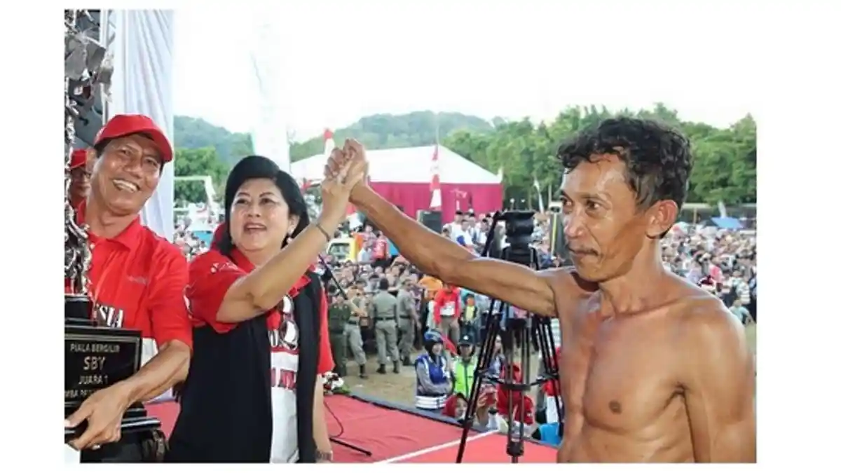 Gara-gara Ani Yudhoyono, Suranto Gudel yang Bertelanjang Dada Mendadak jadi 'Selebriti'