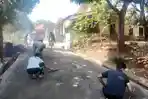 Tak Mau Menunggu Anggaran Turun, Warga Blok Tapak Kuda Cirebon Patungan Beli Aspal Jalan 490 Meter