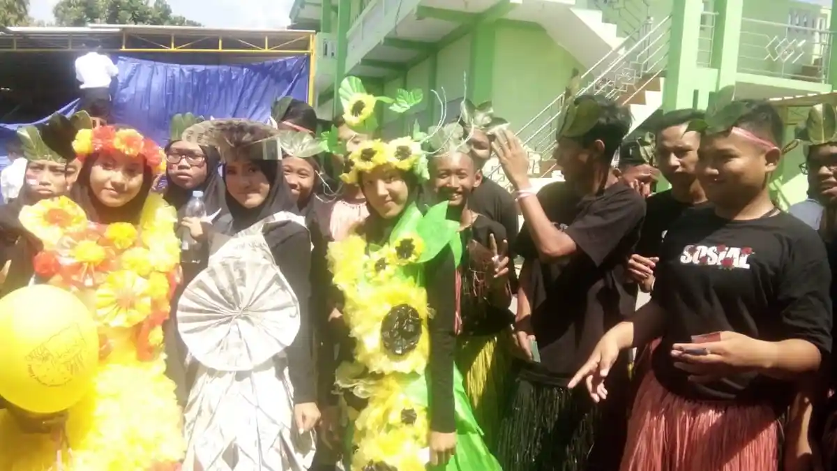 Ratusan Siswa MAN Sukoharjo, Peringati Hari Sumpah Pemuda dengan Kirab Budaya