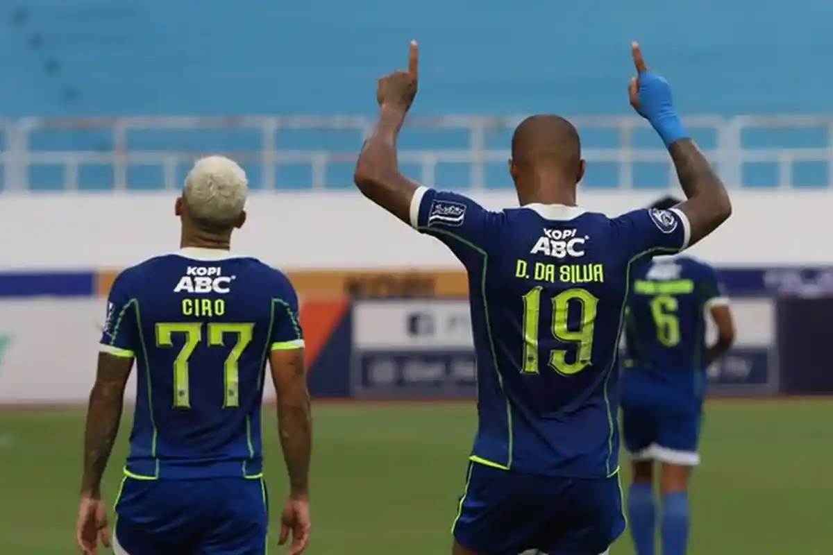 Menit ke Menit Kemenangan 2-1 Persib Bandung atas Persebaya, Kemenangan Kelima Beruntun Luis Milla