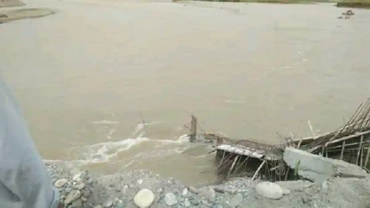 Oprit Jembatan Pantai Dona Ambruk