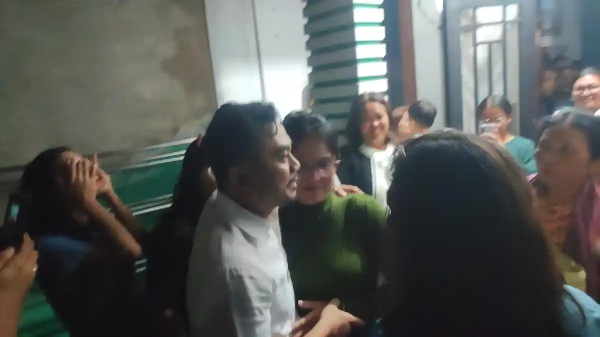 Usai Ditangguhkan, Amsal Sitepu Pulang ke Rumah, Disambut Haru Istri dan Keluarga Besar