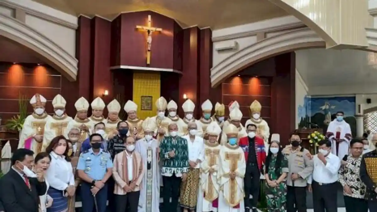 Kapolres Kupang Senang  Hadiri Misa  Syukur  25 Tahun Tahbisan Episkopal  Uskup Agung Kupang