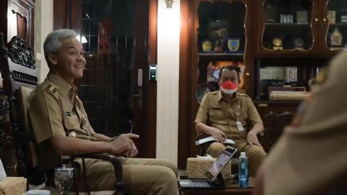 Apakah Pakai Masker Masih Diharuskan Setelah PPKM Dicabut?