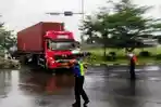 Truk-Putar-Balik-di-Pantura-Kendal.jpg