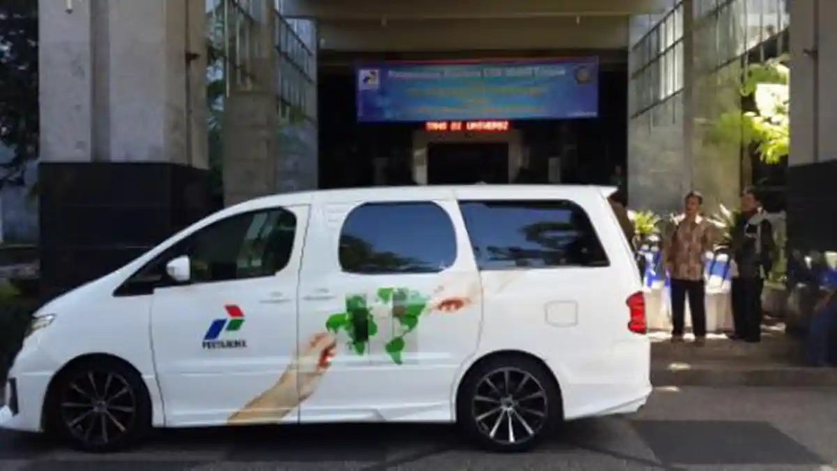 Pertamina Hibahkan Mobil Listrik ke Enam Kampus Terpilih