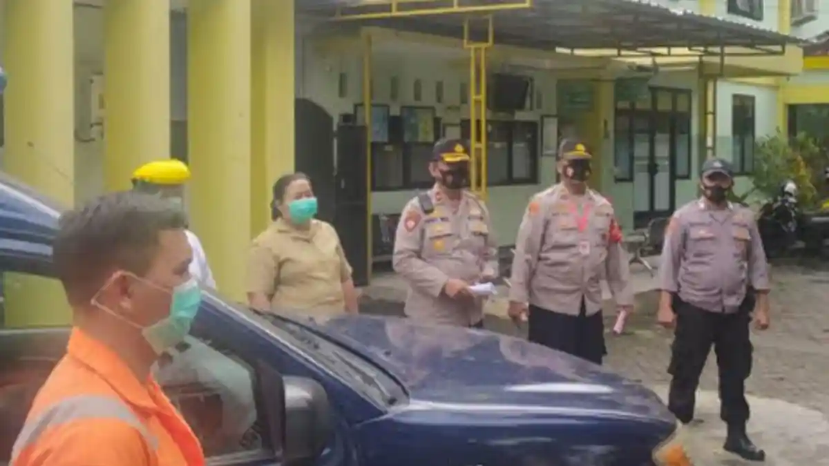 Cegah Sebaran Klaster, 2 Pasien Covid-19 Dijemput Tim Covid Hunter Polresta Malang Kota