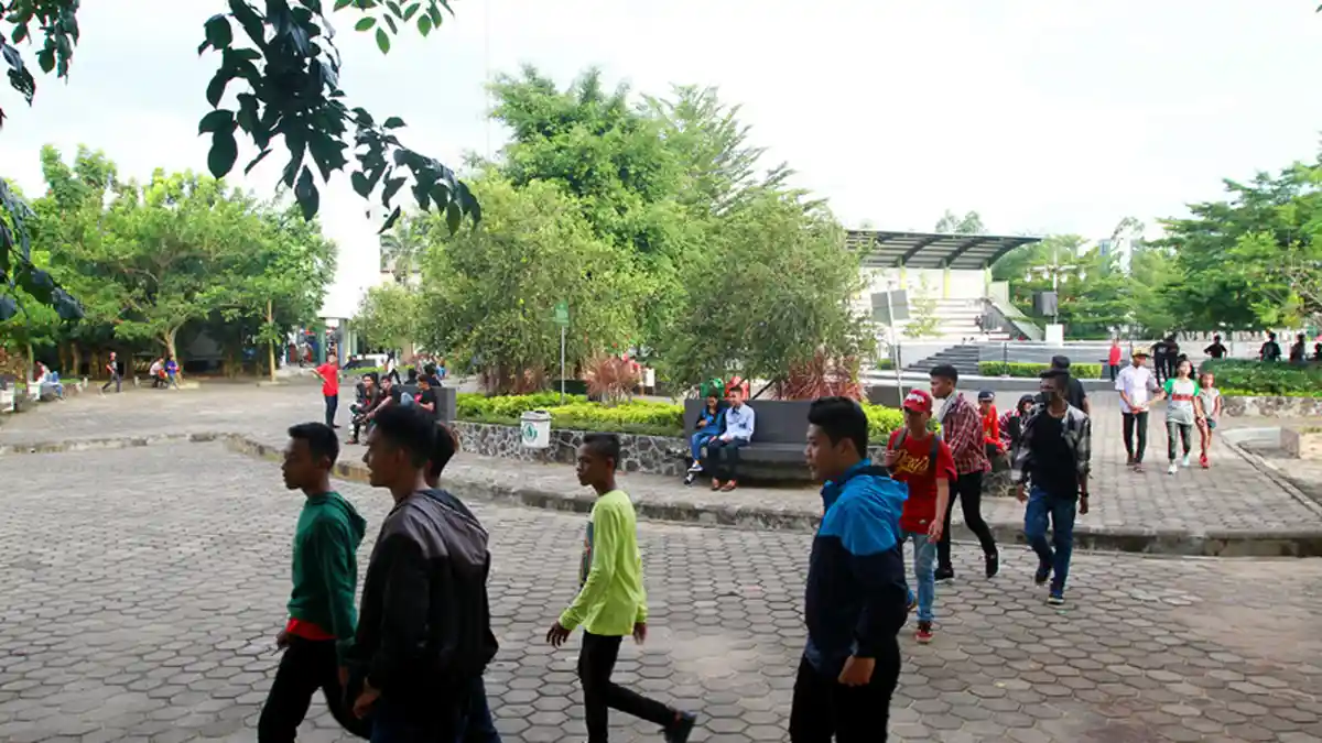 Menikmati Suasana Adem di Taman Alun-Alun Kapuas saat Libur Lebaran - libur-lebaran-3_20160708_101343.jpg