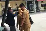 Penyidik KPK Giring Pejabat Pemkab Pekalongan Masuk Bus Menuju Jakarta, Ini Daftar Namanya